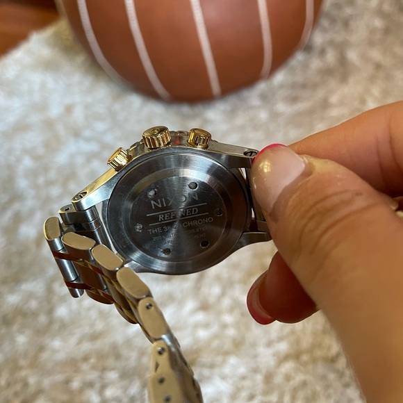 Nixon two tone 38mm watch - Picture 4 of 5
